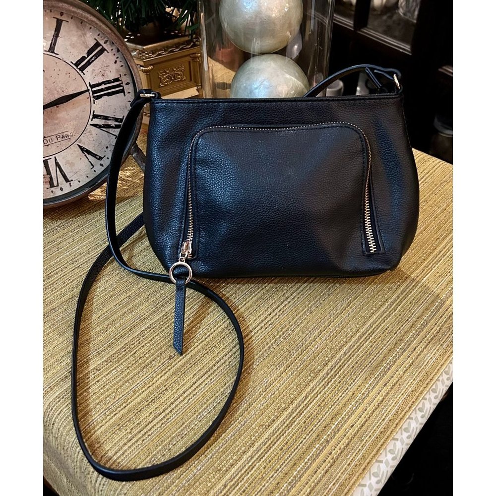 L&M Black Shoulder Bag With Front Zippered Pocket